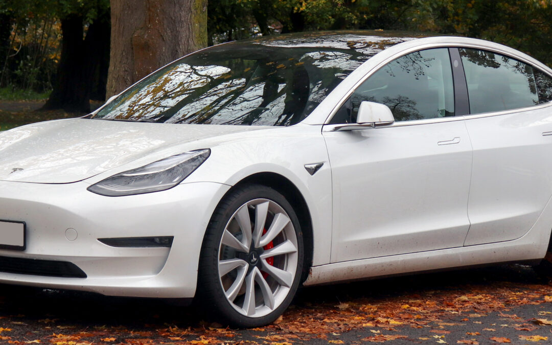 Tesla Model 3: La Revolución Elegante y Asequible de la Movilidad Eléctrica