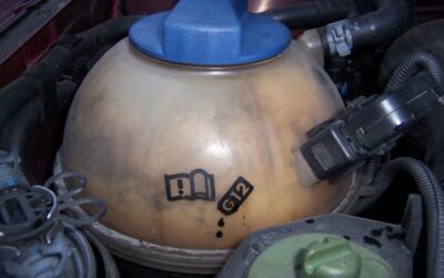 El Vaso de Expansión del Agua Refrigerante Marrón: Causas Comunes y Soluciones Efectivas