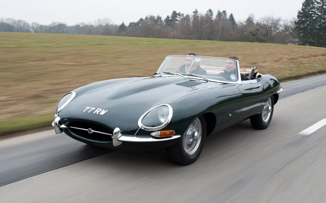 Coches Clásicos Descapotables: Elegancia al Aire Libre